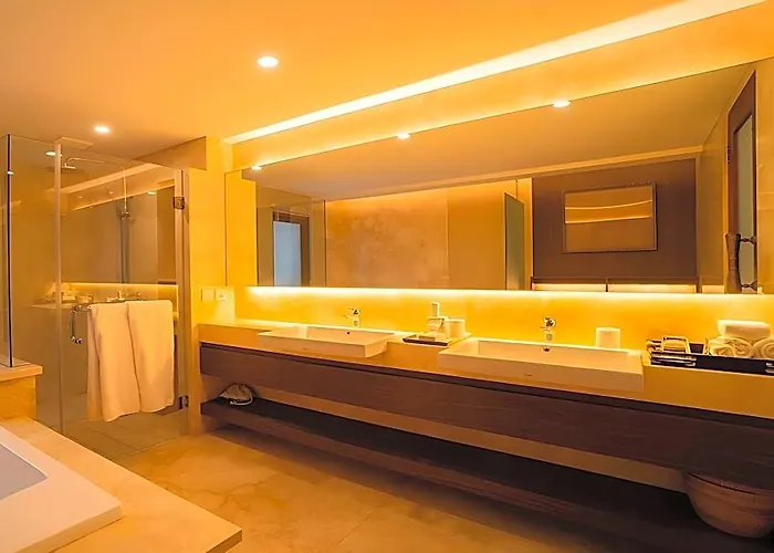 Resort Royal Kamuela & At Monkey Forest - Adult Only